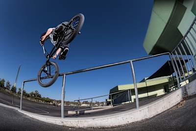 Garrett Reynolds, over tooth hanger