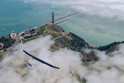 Самолет на солнечных батареях