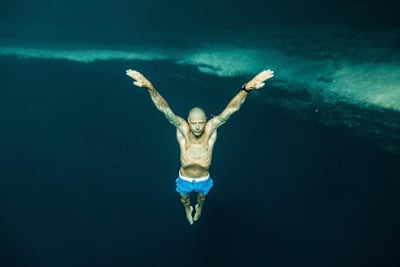 Stig Pryds a freediving do  Dean's Blue Hole, Bahamy
