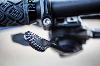 Trocador de marchas com alavanca texturizada