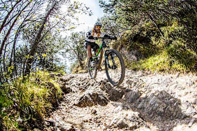 Jornalista Andre T.Piva testando os novos produtos