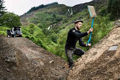 Dan Atherton shape une ligne de VTT.