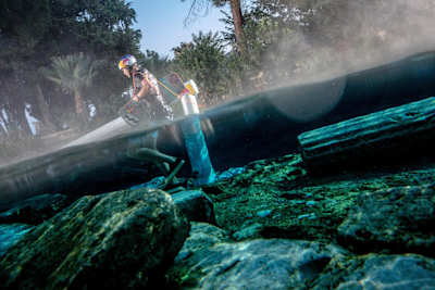 Du wakeskate sur Cleopatra Pool