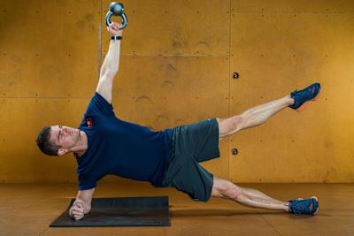 David Colturi haciendo una plancha.