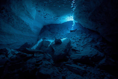 Un sub esplora la Weebubbie Cave, in Australia