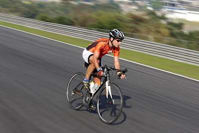 Ciclismo e automobilismo: amor ou ódio?