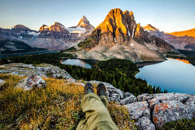Assiniboine Eyalet Parkı'ndaki dağ manzarası Assiniboine Eyalet Parkı'ndaki dağ manzarası
