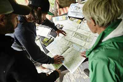 マップを広げてトレイルのルートを確認する