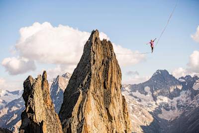 Pablo Signoret na tentativa de conquistar o recorde mundial de slackline (3000 metros) em Aiguille Dibona, no dia dia 18 de julho de 2016