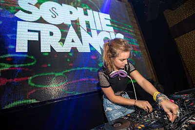 Sophie Francis spinning it