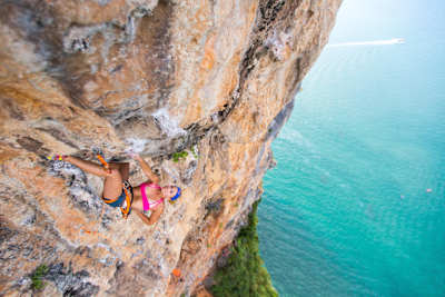 Sasha klettert „Lord of the Thais“ (5.12c)