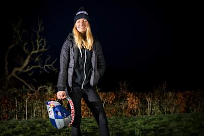 Tahnée Seagrave com o capacete novo