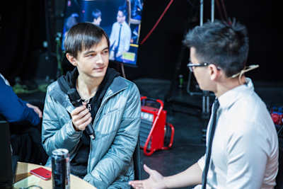 Pro player Kolento being interviewed at a Hearthstone tournament