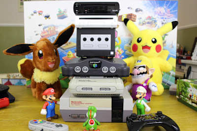 La Wii et la Wii U sont au sommet de cette tour Image de toutes les consoles de salon de Nintendo, de la NES à la Wii U.