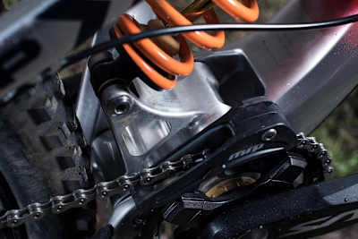 The lower link on Luca Shaw's Santa Cruz MTB at Lourdes World Cup on April 27, 2017