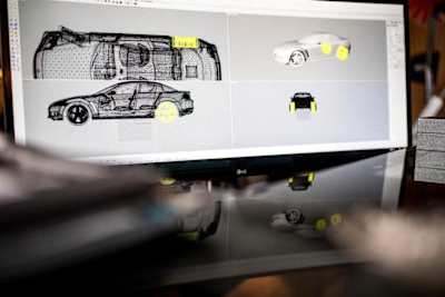 三浦自らCADデザインを手がける 三浦自らCADデザインを手がける