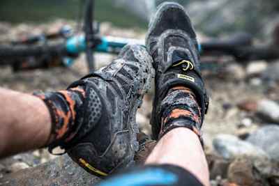 Scarpe robuste con una suola dal grip elevato sono il massimo per le avventure estreme