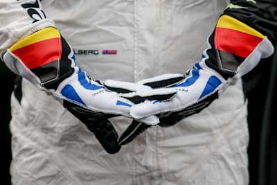 Brannsikre kjørehansker er påbudt som rallyfører.