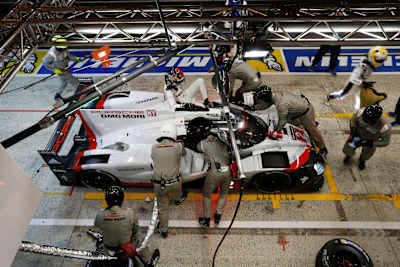 Porsche make another quick pit stop Porsche team make pit stop at the 2017 Le Mans 24 Hours endurance race in Le Mans, France on June 17, 2017.