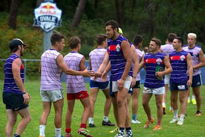 L'après-match ! Rugby : Les joueurs de l'équipe vainqueur du Red Bull Ovalie 2017 à Anglet après un match.