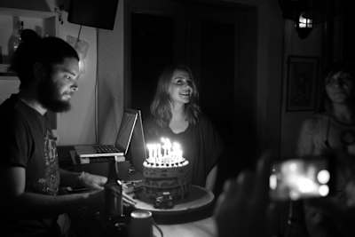 Aylin Aslım Kaş'taki mekanı Gagarin'de her gece DJ'lik yapıyor