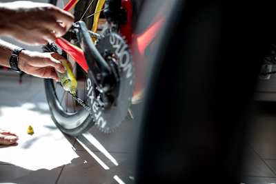 Braden Currie s'entraîne 30 heures en vélo, sur des distances longues près de 180 km en une semaine.
