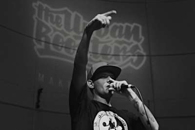 Urban Roosters. Con H de Hermandad.  02