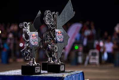 Who shall be crowned?
