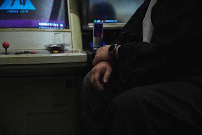 格闘ゲームシーンに存在する二人の似たものがシーンを語る