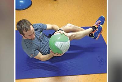 Russian Twist mit Gewicht