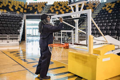 Karl Malone in janitor disguise to prank Anthony Davis.