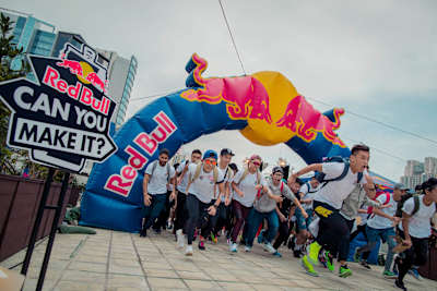 Red Bull Can You Make It?  各參加團隊急不及待地出發往各checkpoint