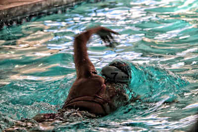 游泳是一項必須要練習10,000小時，才能上手的技術性運動。