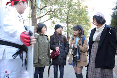 仲良し４人組。純粋な眼差しがまぶしい。