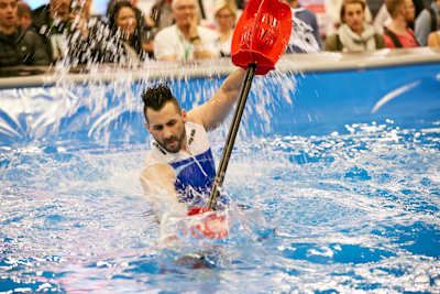 Stark im Wasser: Aqua-Fitness auf der Messe FIBO