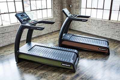 Motivierende Laufbänder auf der FIBO