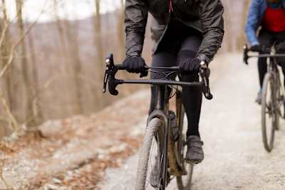 Il cockpit integrato Canyon Hoverbar con presa multipla per unire comfort a performance, senza compromessi.