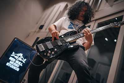 血肉果汁機，貝斯手大君