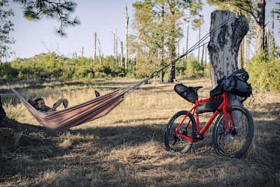 Josh Sawyer e la sua Ibis Hakka MX, la bici da viaggio totale per l'iconico brand americano