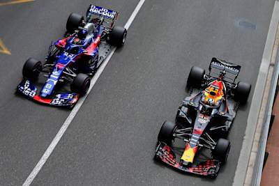 이제는 레드불 레이싱도 혼다와 함께 합니다.