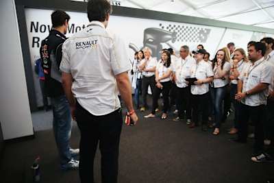 그리고 2013년 마지막 V8 시즌도 함께 보냈죠.