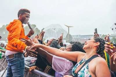 Konshens charms a fan