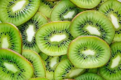 Opta por frutas e vais a rir até a balança.