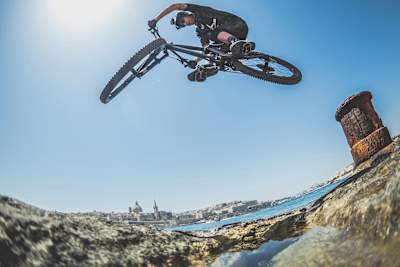 Le bunny-up peut permettre de passer de nombreux obstacles