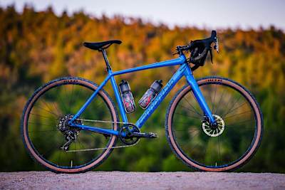 Il top di gamma con telaio in alluminio monta un reggisella telescopico di serie.