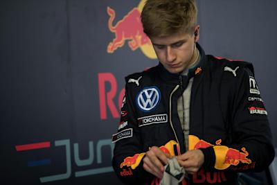 另一位出戰的Red Bull 賽車手Juri Vips
