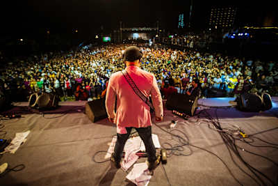 Audience enjoying Ali Azmat’s performance