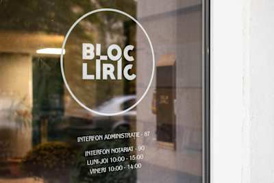 Blocul Liric e primul bloc cu identitate vizuală din România