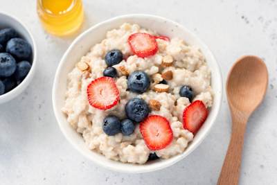 For a pre-long run breakfast rich in carbs, try porridge topped with fruit