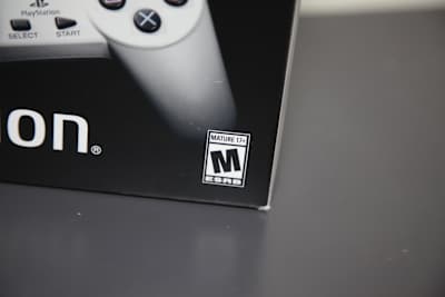 17歳以上推奨のゲームハードというのも面白い。